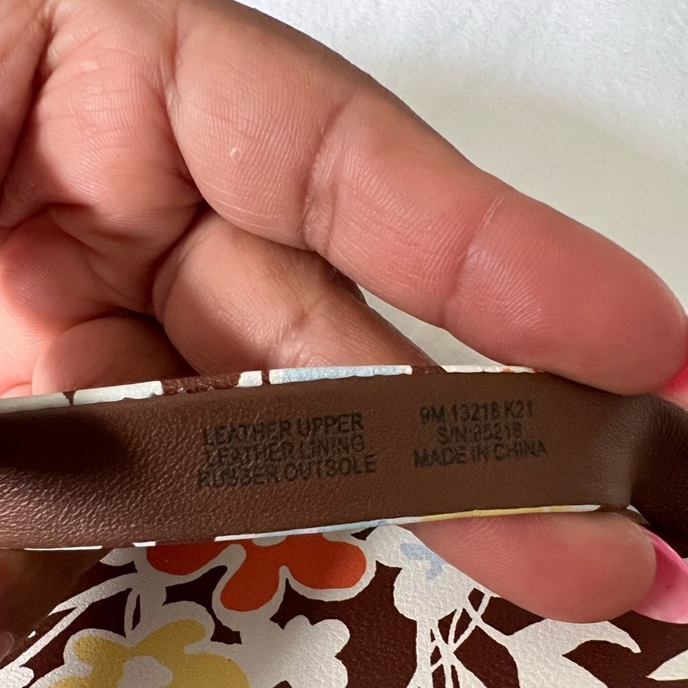 Tory Burch Women's Benton Thong Flats Sandals floral print - Picture 7 of 7